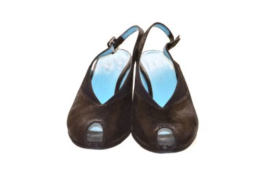 Beyaz arka planda izole kadın ayakkabıları