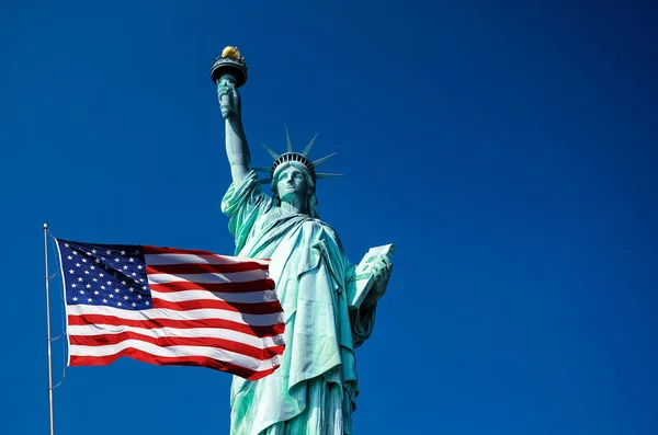 Прапор Сполучених Штатів і статуя свободи — стокове фото