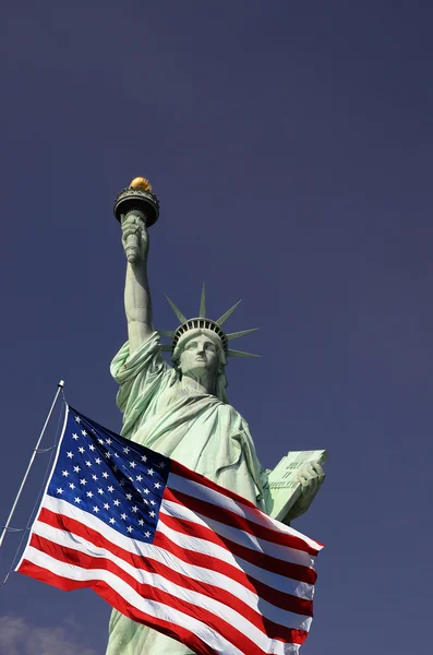 Flaga Stanów Zjednoczonych i Statua wolności — Zdjęcie stockowe