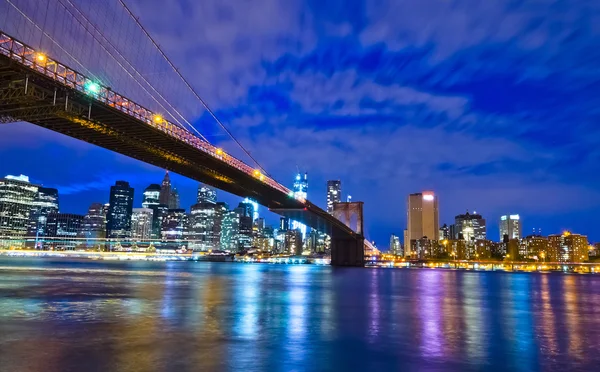 Brooklyn Bridge bei Nacht — Stockfoto