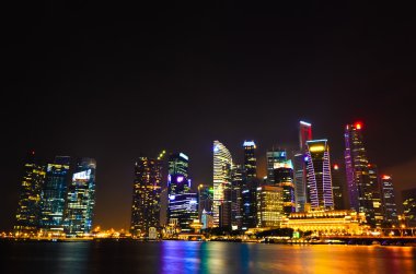 Singapur gökyüzü geceleri