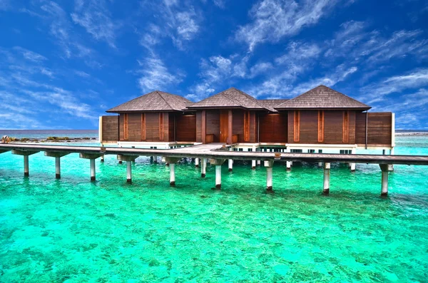 Vatten villa hus i Maldiverna — Stockfoto