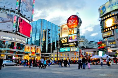Yonge-dundas Meydanı Toronto