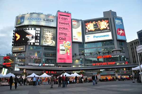 Praça Yonge-Dundas em Toronto — Fotografia de Stock