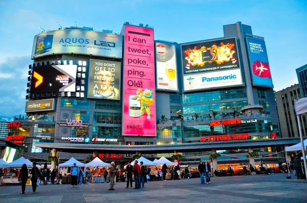 Praça Yonge-Dundas em Toronto — Fotografia de Stock