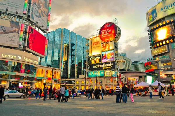Площадь Йонге - Дандас в Торонто — стоковое фото