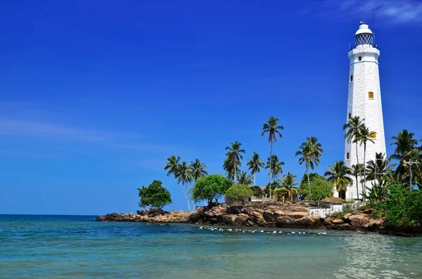 Hermoso faro y playa —  Fotos de Stock