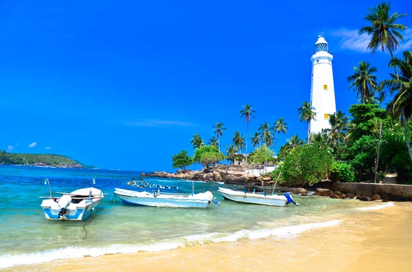 Hermoso faro y playa —  Fotos de Stock