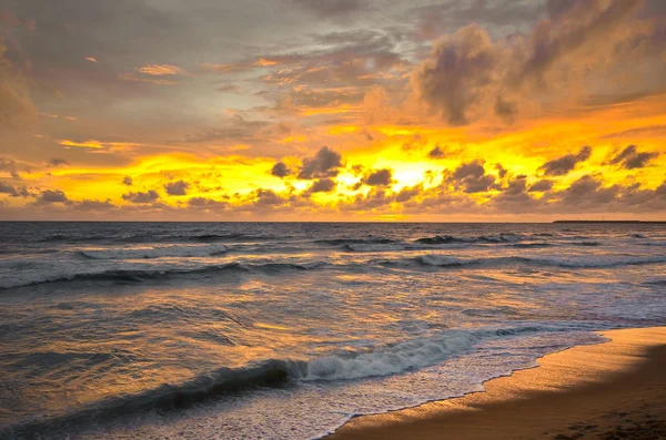 Zachód słońca na plaży — Zdjęcie stockowe