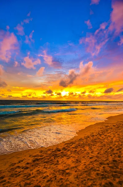 Sunset on beach — Stock Photo, Image