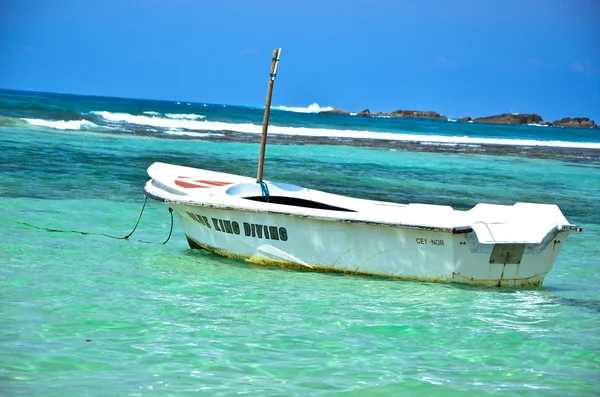 Barco en el mar — Foto de Stock