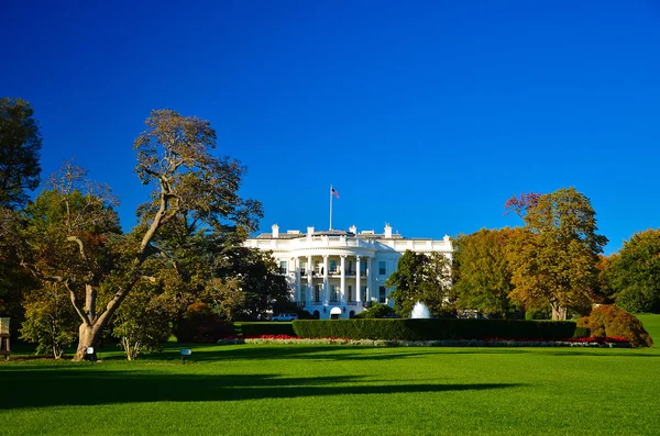 White house building — Stock Photo, Image