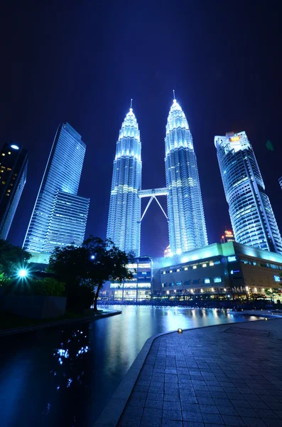 Petronasin kaksoistornit Kuala Lumpurissa, Malesiassa — kuvapankkivalokuva