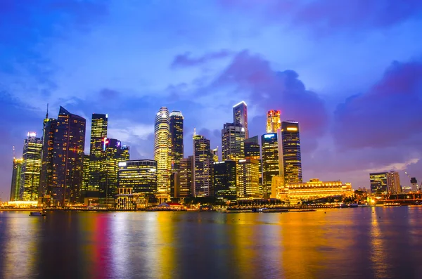 Piękną panoramę Singapuru w nocy — Zdjęcie stockowe