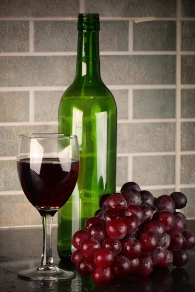 Grapes, wine glass and bottle — Stock Photo, Image