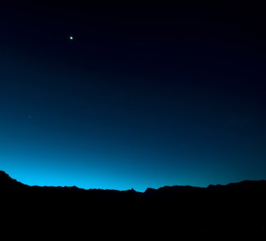 gece gökyüzü ile başlar