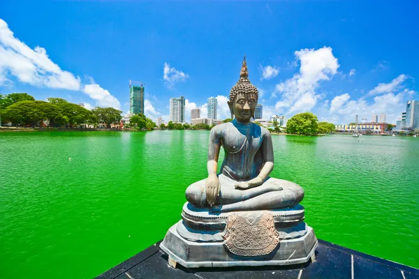 Híres mérföldkő Colombo. Gangarama buddhista templom, Sri Lanka — Stock Fotó