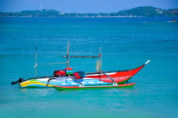 Fischerboot im schönen Ozean — Stockfoto