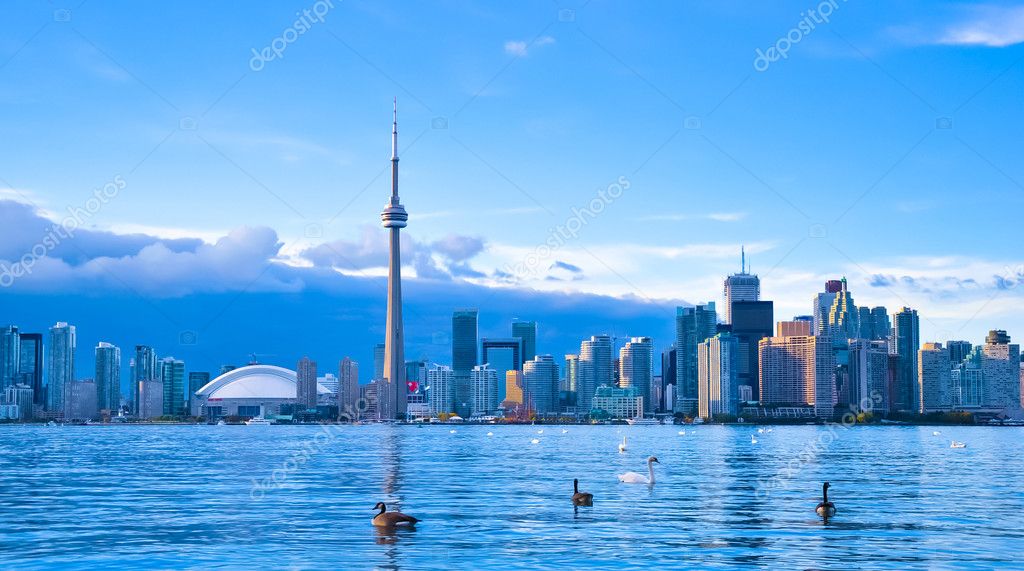 Toronto Skyline panoramic – Stock Editorial Photo © surangastock #38377875