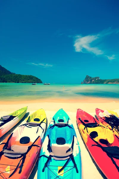 在美丽的海滩，在泰国皮划艇 — 图库照片