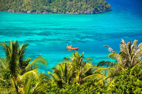 Ostrov Phi phi v Andamanském moři, phuket, krabi, Thajsko — Stock fotografie