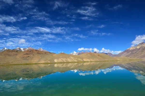 Vackra sjön landskap — Stockfoto