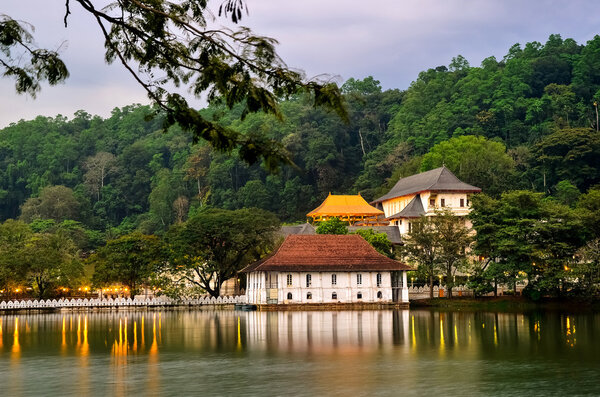 Temple of the Tooth, Kandy