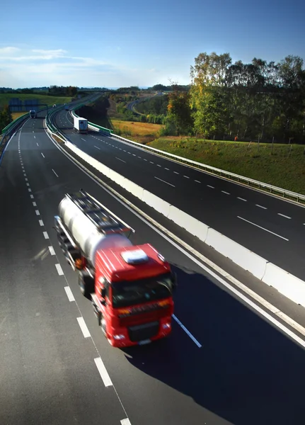 Vrachtwagen op de weg — Stockfoto