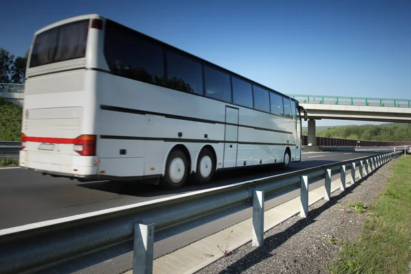 Autobús en la carretera — Foto de Stock