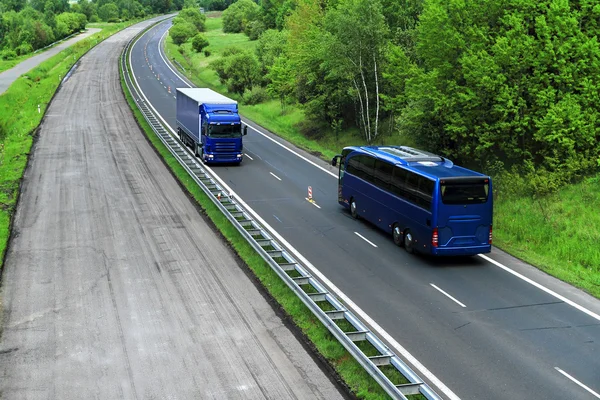 Lastbil på väg — Stockfoto