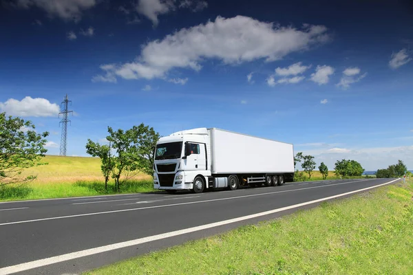 Landschap Met Een Rijdende Vrachtwagen Snelweg Stockfoto