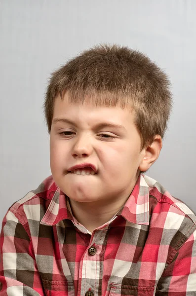 Kind maken lelijke gezichten 13 — Stockfoto