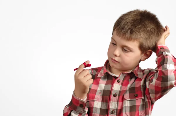 Bambino ricordando qualcosa — Foto Stock