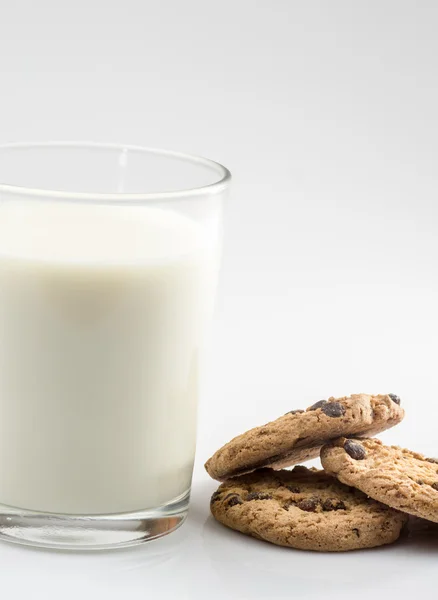 Galletas y leche —  Fotos de Stock