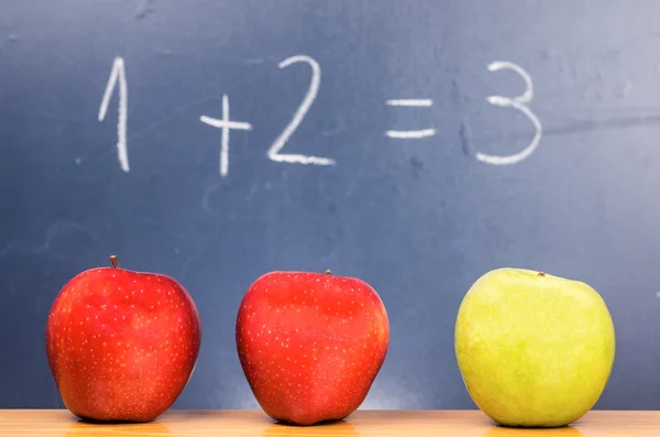 Apfel und Mathematik — Stockfoto