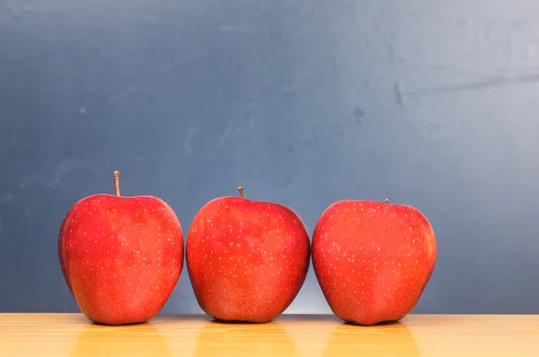 Tres manzanas maravillosas —  Fotos de Stock