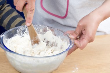 Anne ve oğlu 6 pizza yapma