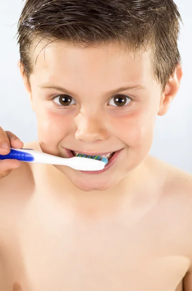 Criança lavando os dentes 4 — Fotografia de Stock