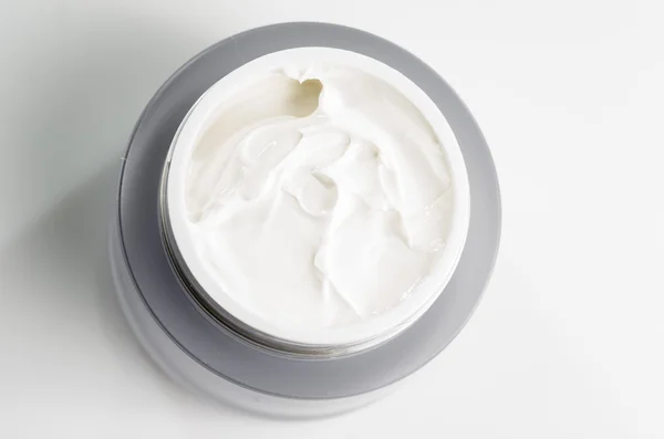 Crema facial para mujeres modernas — Foto de Stock