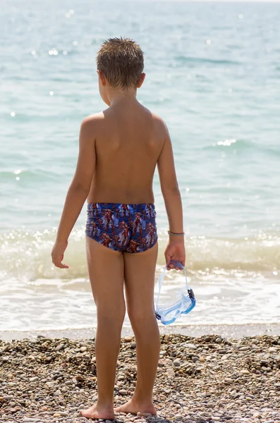 Niño divirtiéndose en la playa 10 — Foto de Stock