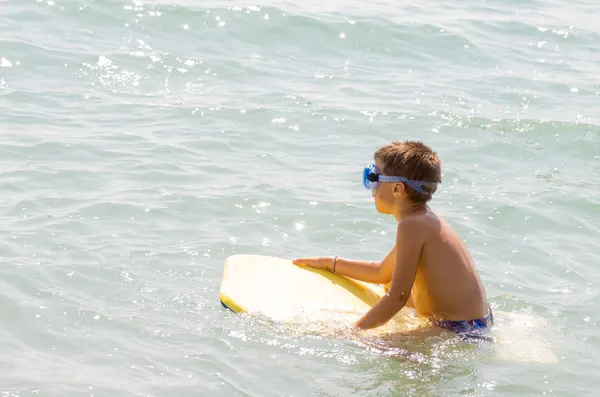 Surf infantil en la playa 4 — Foto de Stock