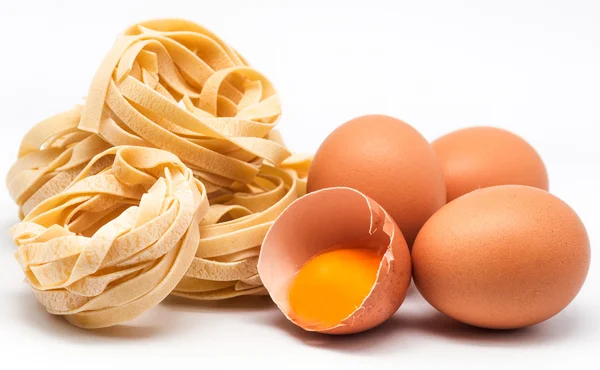 Italské těstoviny hnízda vejce 3 — Stock fotografie