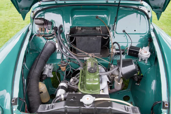旧样式汽车发动机 — 图库照片