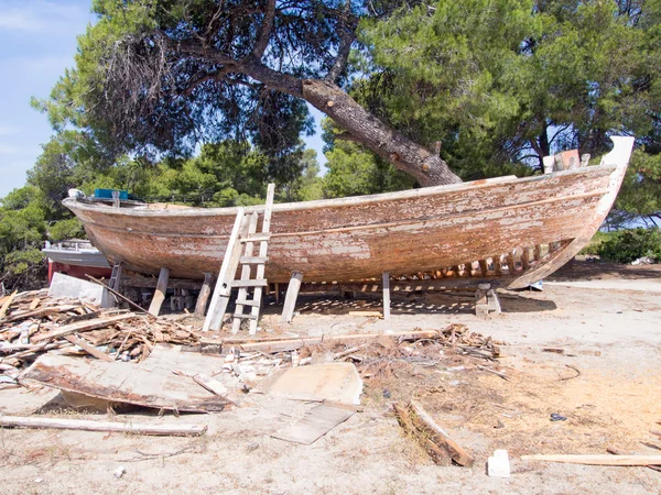 Antiguo barco de pesca —  Fotos de Stock