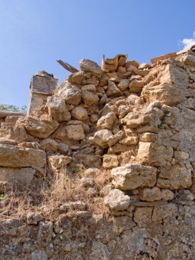 Kırık Duvar