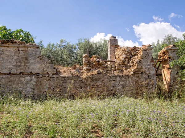 Wrecked house — Stock Photo, Image