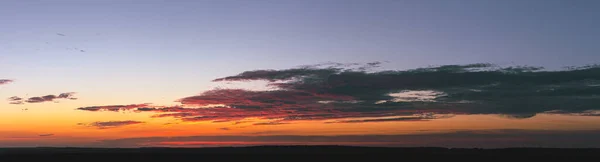 Strahlend Bunter Himmel Nach Sonnenuntergang Mit Mehreren Wolken Der Himmel — Stockfoto