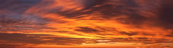 Sunset Bright Saturated Clouds Dramatic Sunset Sunrise Pronounced Texture Clouds — Zdjęcie stockowe