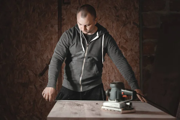 Wood Working Tradesman Taking Measurements — Foto Stock