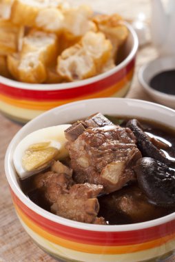 pie de pasajeros del aeropuerto con el desenfoque de movimiento